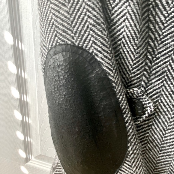 Equestrian style tailored blazer with faux leather elbow patches - Picture 11 of 12